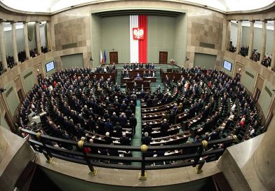 Sejm przegłosował istotną zmianę. Emerytura wyższa o 1000 zł. Kto ją otrzyma?